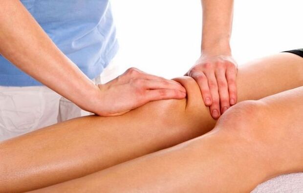 Die Massage des Kniegelenks hilft, die Manifestationen der Gonarthrose zu lindern. 