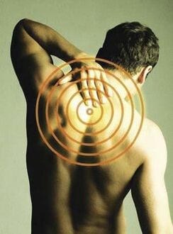 Rückenschmerzen, die sich beim Einatmen verschlimmern, sind ein Symptom der thorakalen Osteochondrose