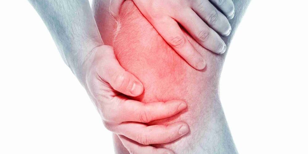 Die Schmerzen in einem gebogenen oder geraden Knie sind ein Symptom einer Arthrose des Kniegelenks